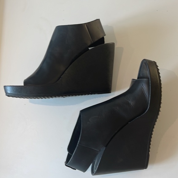 Black Peep-toe, sling-back wedge booties - Picture 2 of 6